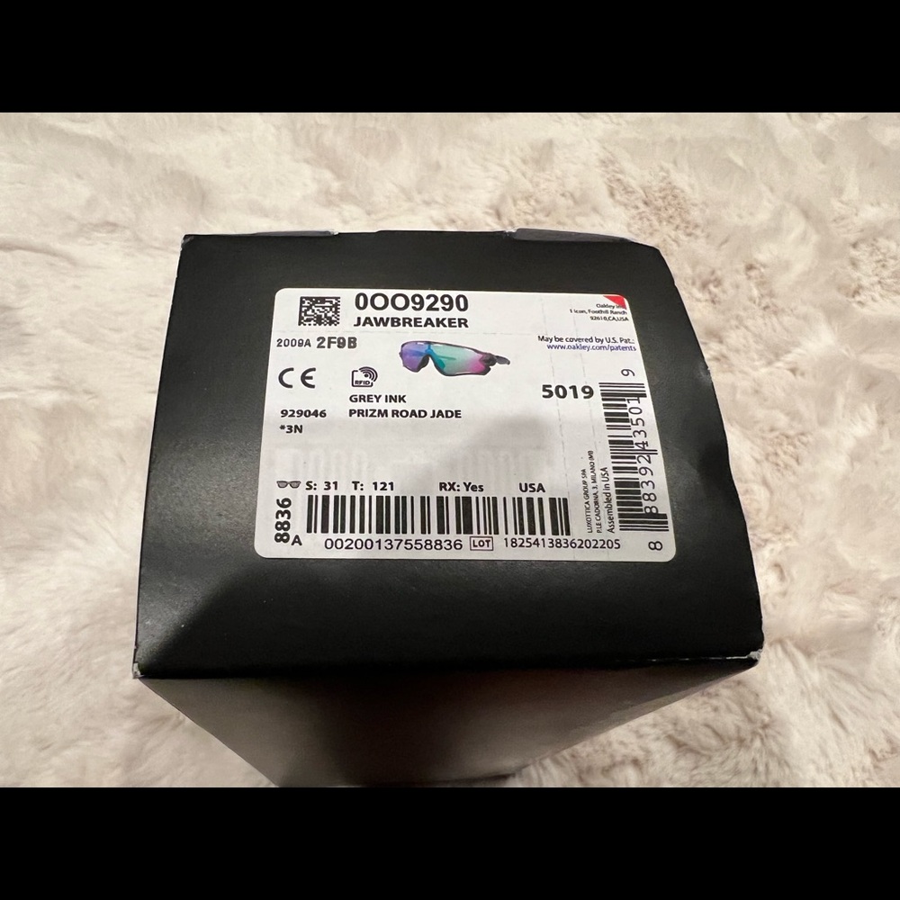 Brand new oakley sunglasses (jawbreaker, grey ink prizm road jade).